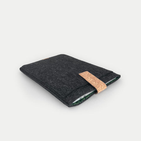 Anpassad bärbar fodral | med magnetstängning och extra fack | antracit - ränder | Modell "HAKA"