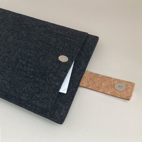 Fodral för MacBook Pro M2 Pro | med magnetstängning och extra fack | antracit - Bloom | Modell "HAKA"