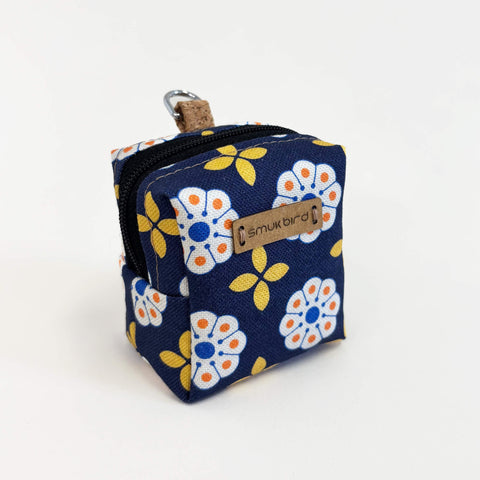 Mini-väska för hörlurar & Co. | tillverkad av ekologisk bomull | Designblomning | Modell PocketCube