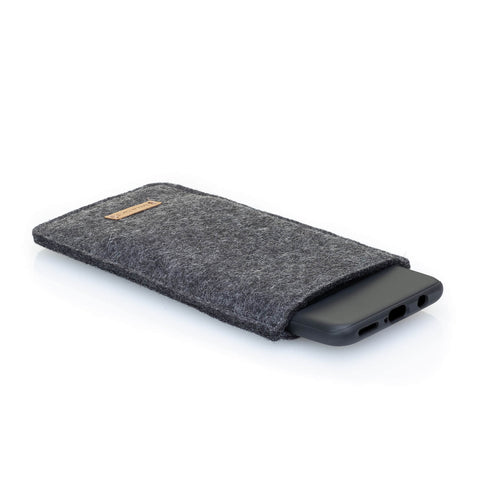 Handytasche für Samsung Galaxy A37 aus anthrazit Wollfilz mit Smartphone, elegante und schützende Hülle