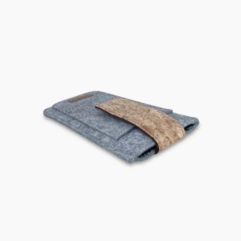 Handytasche für Google Pixel 10 in hellgrau mit Magnetverschluss und Fach aus nachhaltigen Materialien - HAKA.