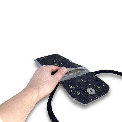 Axelremsväska för Fairphone 5 | av filt och ekologisk bomull | ljusgrå - svart | Modell KEDJA deluxe