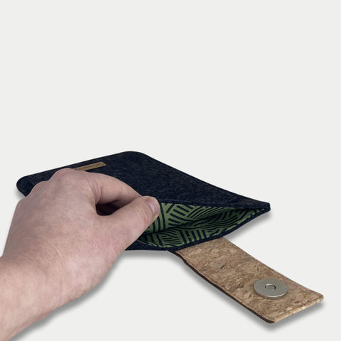 Fodral för PocketBook InkPad X Pro | med magnetstängning och extra fack | antracit - ränder | Modell "HAKA"