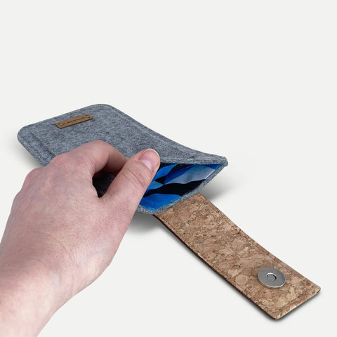 Mobilfodral för Samsung Galaxy M05 | med magnetstängning och extra fack | ljusgrå - Shapes | Modell HAKA