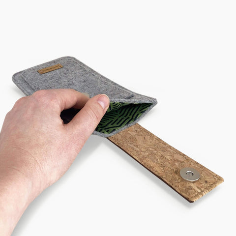 Mobilfodral för Fairphone 5 | med magnetstängning och extra fack | ljusgrå - Stripes | Modell HAKA