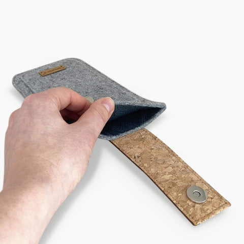 Mobilfodral för Fairphone 4 | med magnetstängning och extra fack | ljusgrå - Tracks | Modell HAKA