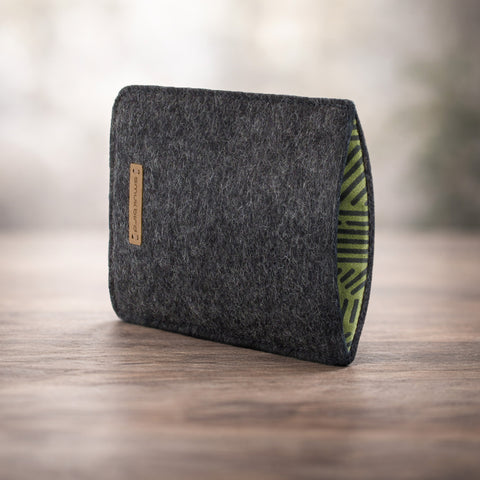 Mobiltelefonfodral på måttbeställning | tillverkat av filt och ekologisk bomull | antracit - stripes | "LET"-modell