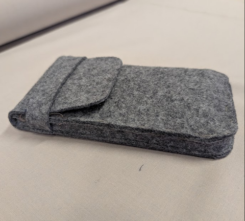 Mobilfodral antracit 3 mm för iPhone 17 - Modell Gerd D.