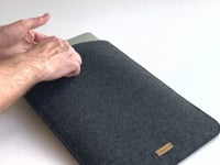 Skräddarsydd laptopfodral | gjord av filt och ekologisk bomull | antracit - Former | Modell "LET"
