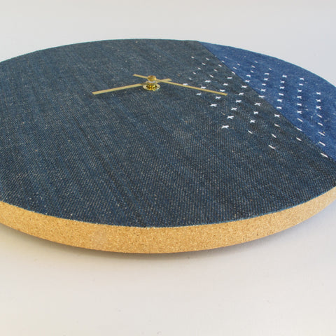 Väggklocka Wabi Sabi Denim rund 30 cm | Denim - Guld | Design: Saporo