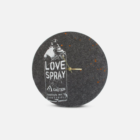 Väggklocka i filt och kork 30 cm | Design "Love" av Anja Streese