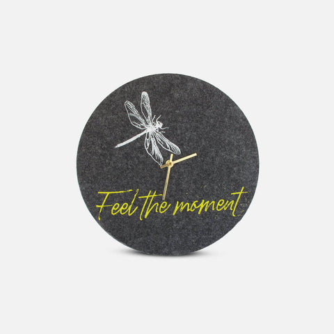 Väggklocka i filt och kork 30 cm | Design "Moment" av Anja Streese