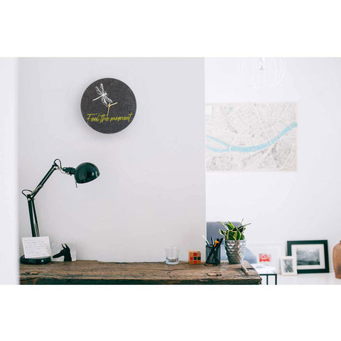 Väggklocka i filt och kork 30 cm | Design "Moment" av Anja Streese