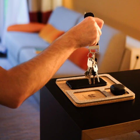 Organizer för mobiltelefon, nycklar, smycken etc. | gjord av filt och kork | ljusgrå