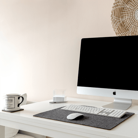 Skrivbordsunderlägg av filt och kork | 38x50cm | antracit