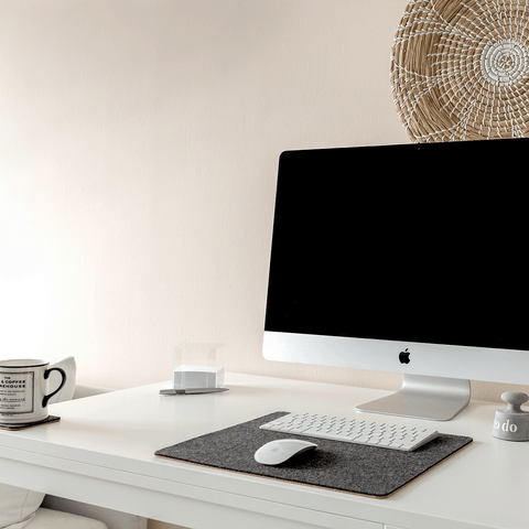 Skrivbordsunderlägg av filt och kork | 38x34,5cm | antracit