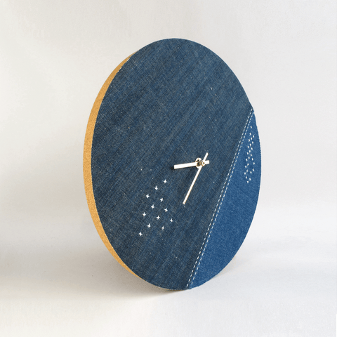 Väggklocka Wabi Sabi Denim rund 30 cm | Denim - Guld | Design: Yokohama