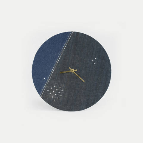 Väggklocka Wabi Sabi Denim rund 30 cm | Denim - Guld | Design: Osaka