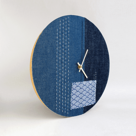 Väggklocka Wabi Sabi Denim rund 30 cm | Denim - Guld | Design: Nagoya
