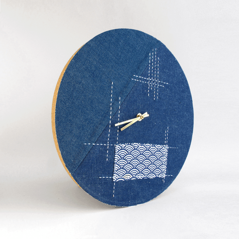 Väggklocka Wabi Sabi Denim rund 30 cm | Denim - Guld | Design: Tokyo