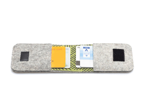 EC-kortfodral av filt | ljusgrå - Stripes