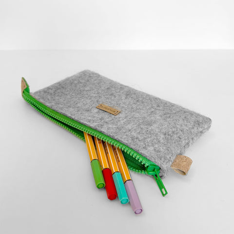 Pennfodral ljusgrå-grön | MISK