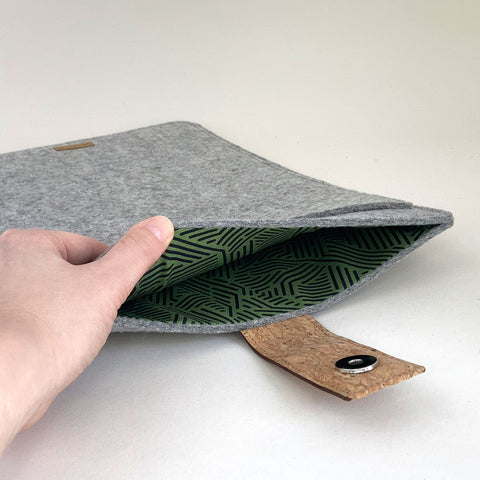 Fodral till Asus Zenbook | med magnetstängning och extra fack  | ljusgrå - ränder | Modell "HAKA"