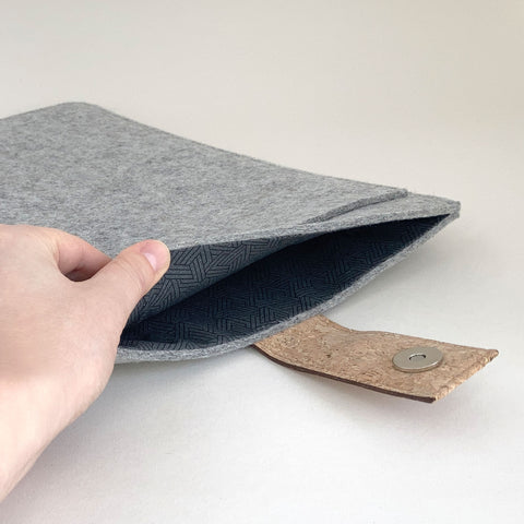 Fodral för Asus Vivobook 13 Slate | med magnetstängning och extra fack  | ljusgrå - spår | Modell "HAKA"