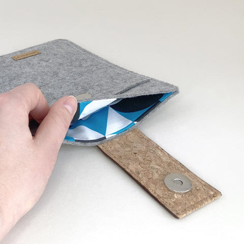 Fodral för reMarkable Paper Pro | med magnetstängning och extra fack | ljusgrå - Shapes | Modell "HAKA"