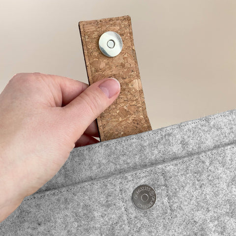 Fodral för Dell XPS | med magnetstängning och extra fack  | ljusgrå - spår | Modell "HAKA"