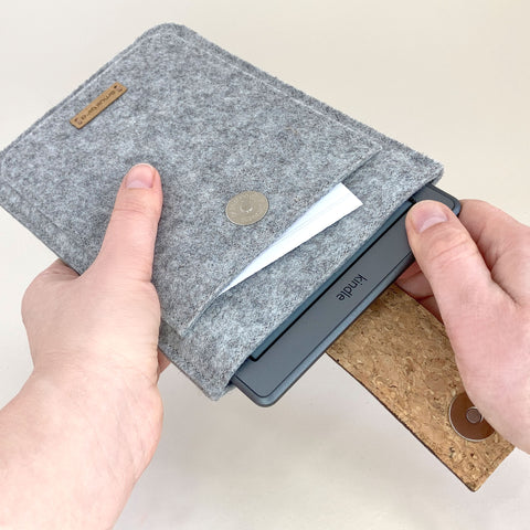 Skräddarsytt eReader-fodral | med magnetstängning och extra fack | ljusgrå - Färgglad | Modell "HAKA"