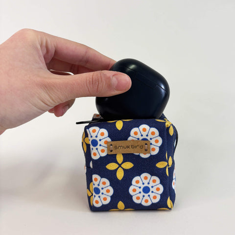 Mini-väska för hörlurar & Co. | tillverkad av ekologisk bomull | Designblomning | Modell PocketCube