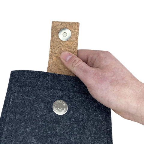 Skräddarsytt eReader-fodral | med magnetstängning och extra fack | antracit - Bloom | Modell "HAKA"