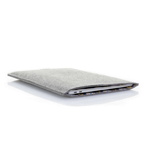 Fodral för Honor MagicBook | gjord av filt och ekologisk bomull | ljusgrå - Bloom | Modell "LET"