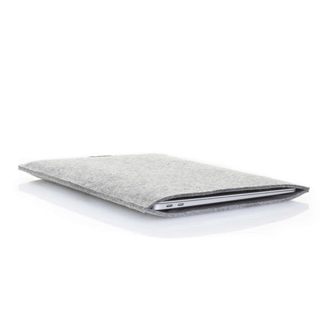 Fodral för MacBook Air M2 15 | tillverkad av filt och ekologisk bomull | ljusgrå - Tracks | "LET"-modell