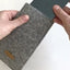 Mobilfodral för iPhone 13 mini | av filt och ekologisk bomull | ljusgrå - colorful | "LET"-modell