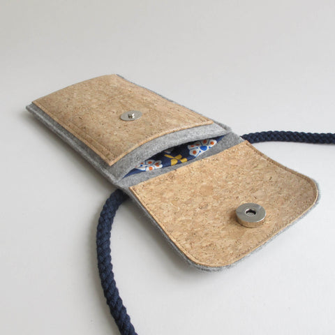 Axelväska till Fairphone 3 | gjord av filt och ekologisk bomull | ljusgrå - blom | Modell KEDJA