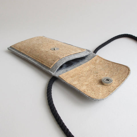 Axelväska till Fairphone 4 | gjord av filt och ekologisk bomull | ljusgrå - spår | Modell KEDJA