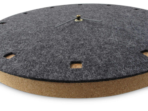 Väggklocka av filt och kork 30 cm | antracit - svart | Design: Esbjerg