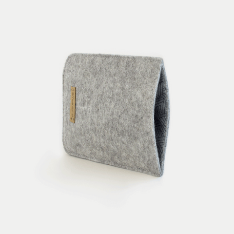 Telefonfodral för Google Pixel 5a | gjord av filt och ekologisk bomull | ljusgrå - spår | Modell "LET"