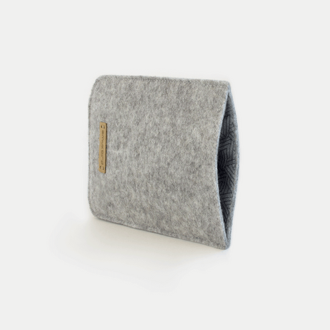 Telefonfodral för Google Pixel 8 | gjord av filt och ekologisk bomull | ljusgrå - spår | Modell "LET"