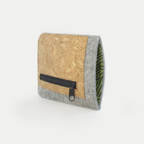 Mobilfodral med kortfack för Xiaomi 12 | ljusgrå - ränder | Modell "ZIP"