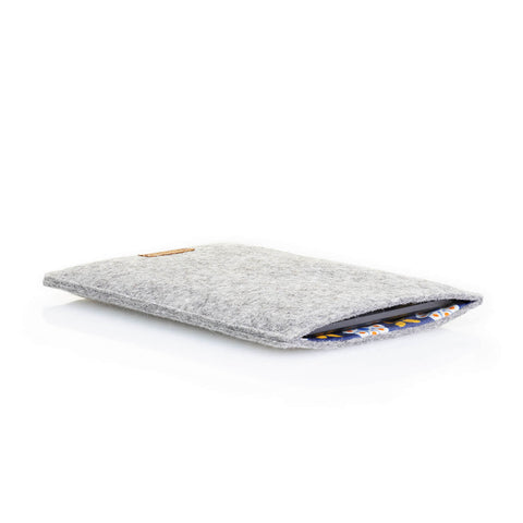 Fodral för PocketBook InkPad Lite | gjord av filt och ekologisk bomull | ljusgrå - blom | Modell "LET"