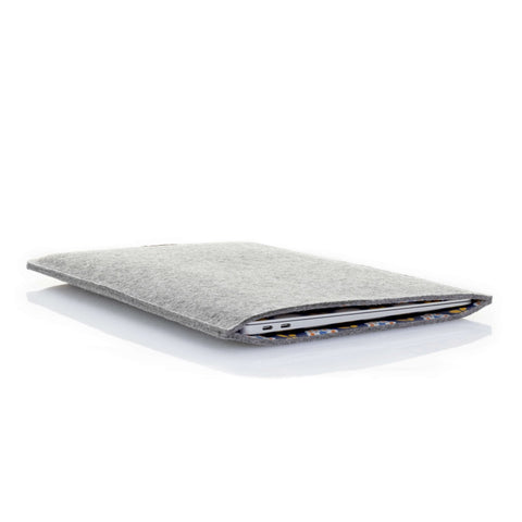 Fodral för MacBook Air 13 | tillverkad av filt och ekologisk bomull | ljusgrå - Bloom | "LET"-modell