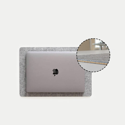 Matta för MacBooks gjord av filt och kork | 26x38cm | ljusgrå