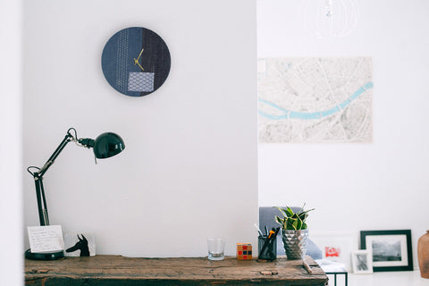 Väggklocka Wabi Sabi Denim rund 30 cm | Denim - Guld | Design: Yokohama