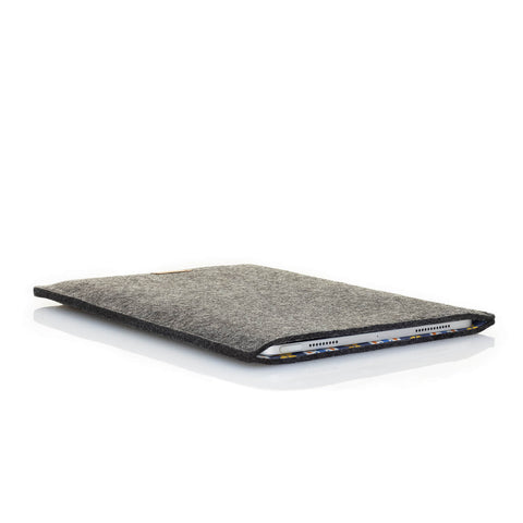 Fodral till Galaxy Tab S9 Plus | gjord av filt och ekologisk bomull | antracit - blom | Modell "LET"