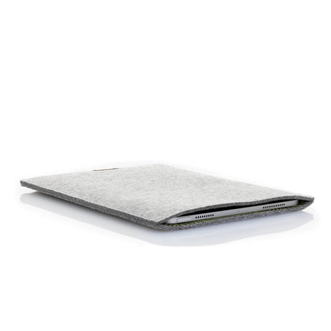 Fodral för Surface Pro 7 | tillverkad av filt och ekologisk bomull | ljusgrå - stripes | "LET"-modell