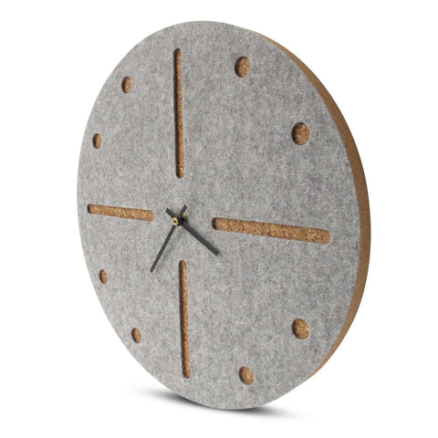 Väggklocka av filt och kork 30 cm | ljusgrå - svart | Design: Odense