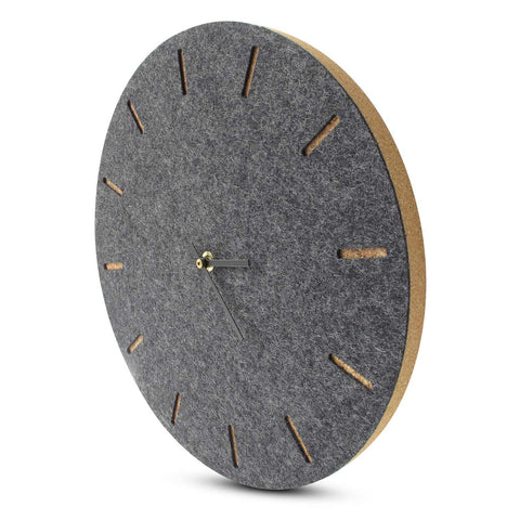 Väggklocka av filt och kork 30 cm | antracit - svart | Design: Köpenhamn